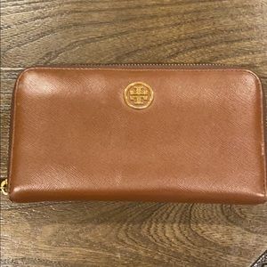 Tory Burch Robinson Continental Zip Wallet